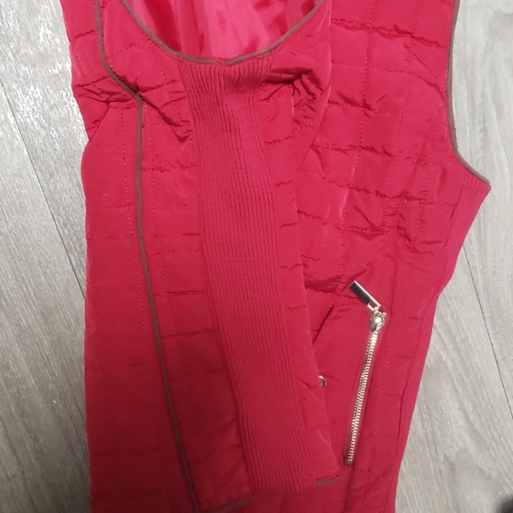 VEST Quilted red vest - Picture 9 of 10